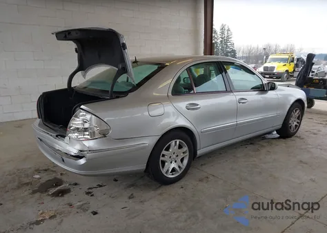 2004 Mercedes-Benz E 320 z USA, uszkodzony, nr VIN WDBUF65JX4A577203